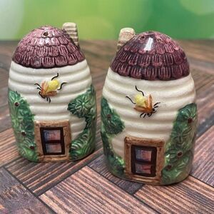 Vintage 1940s Murutomoware Bee Hive Cottage Salt & Pepper Shakers